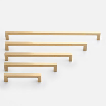 Front view of Edgecliff Pull showcasing five graduated bar pulls with squared ends on a white background