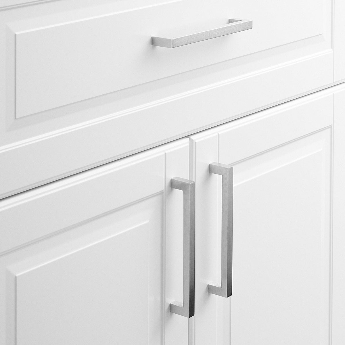 Close-up view of Edgecliff Pull showcasing rectangular bar design on white paneled cabinet doors
